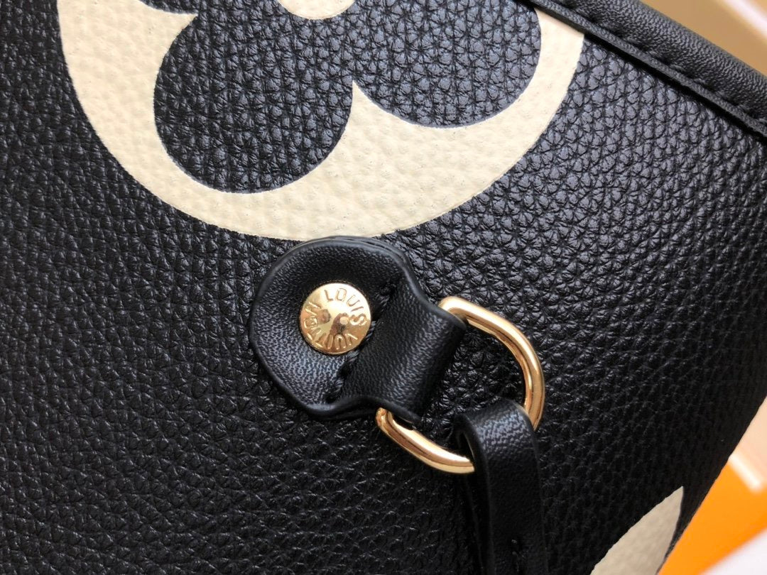 Black Handbag  Size:32×29×17cm