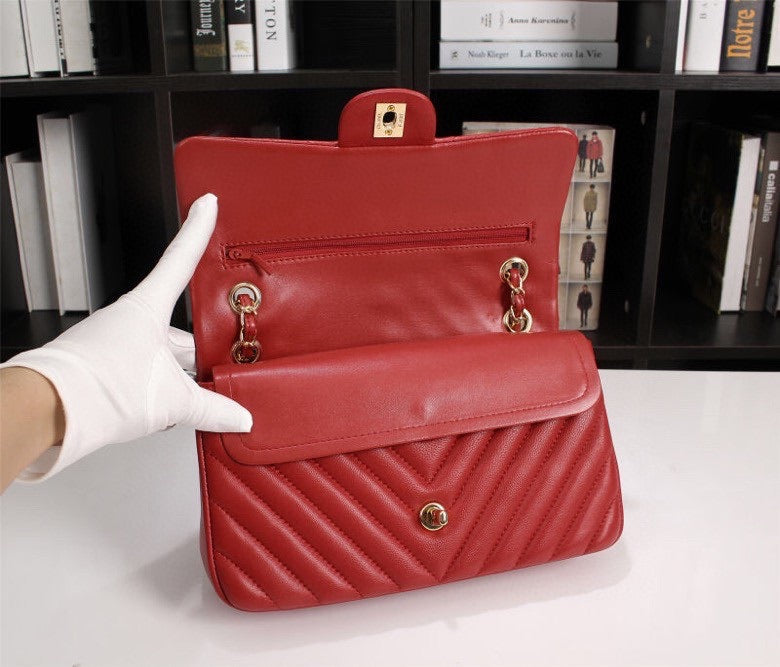 CHAIN RED HANDBAG