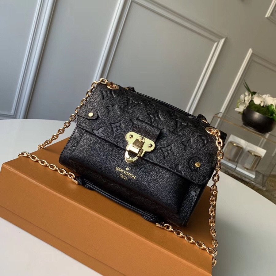 black handbag size 21-15-8cm